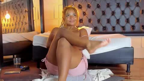 Alejandra  online show from 03-04-25, 05:56