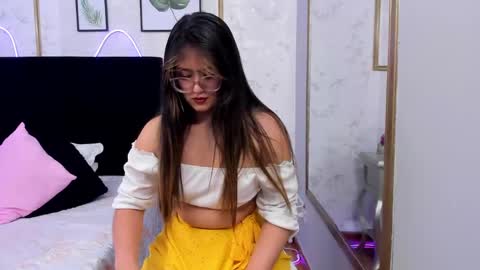 Alejandra  online show from 03-11-25, 05:57