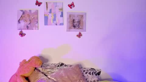 Samara is my name a pleasure delighted that you are here leave your thumb up it is important to me online show from 01-31-25, 01:33