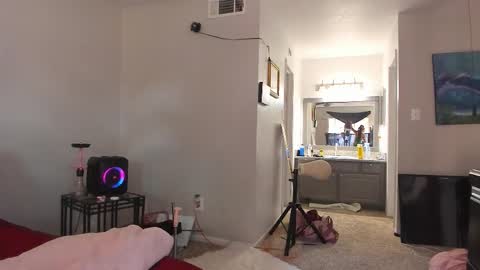 Yaya online show from 11-12-25, 08:52