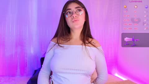 Snapshot of samii_evans chatting on 02-08-25, 07:05 samii evans online show from 02-08-25, 07:05