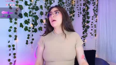 Snapshot of samii_evans chatting on 10-11-25, 06:12 samii evans online show from 10-11-25, 06:12