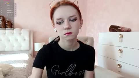 Snapshot of samkelker chatting on 03-04-26, 06:52 Mozelle online show from 03-04-26, 06:52