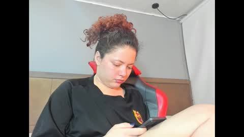 Snapshot of samluxuri chatting on 10-18-25, 10:43 Sam online show from 10-18-25, 10:43