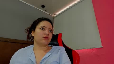 Snapshot of samluxuri chatting on 10-25-25, 07:08 Sam online show from 10-25-25, 07:08