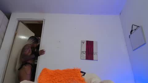 Snapshot of sammy_exotic chatting on 12-28-24, 02:43 sammy_exotic online show from 12-28-24, 02:43