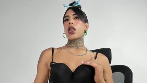 Snapshot of sammy_exotic chatting on 09-17-25, 07:04 sammy_exotic online show from 09-17-25, 07:04