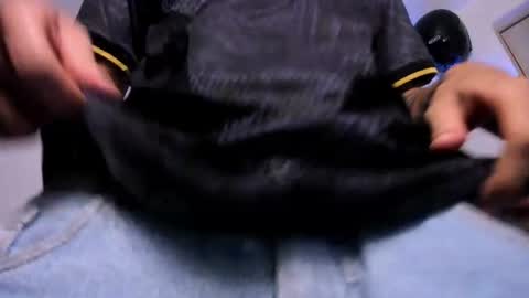 Snapshot of samuel_suarez chatting on 08-06-26, 05:09 online show from 08-06-26, 05:09