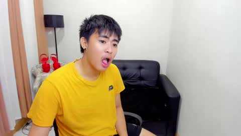 Snapshot of samuelangelo chatting on 12-02-24, 02:09 Sam online show from 12-02-24, 02:09