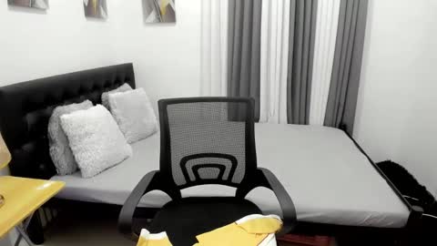 Snapshot of samuelangelo chatting on 10-06-25, 09:56 Sam online show from 10-06-25, 09:56