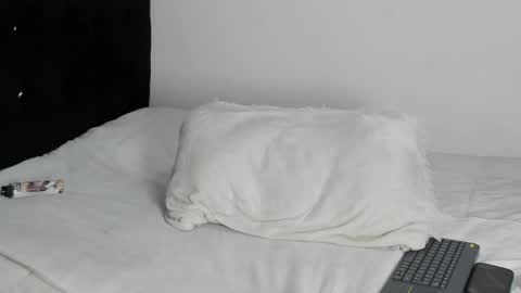 Snapshot of samuelholt chatting on 01-23-25, 08:24 Samuel online show from 01-23-25, 08:24