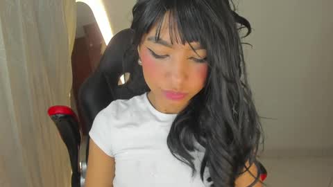 Snapshot of samy_jonnes_ chatting on 02-23-25, 05:12 Hello I am absent due to a family calamity I will return soon-hola estoy ausente por un problema familiar volvere pronto. online show from 02-23-25, 05:12