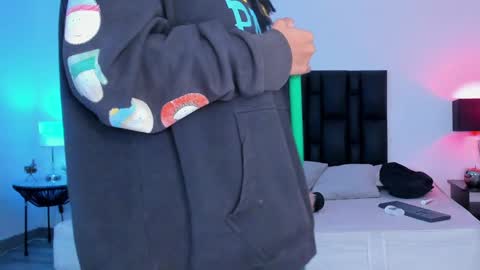 Snapshot of sander_mila chatting on 01-25-25, 02:26 MilaSander online show from 01-25-25, 02:26