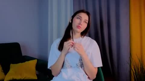 Snapshot of sandili chatting on 11-07-25, 01:05 Isabel but you can call me Bella online show from 11-07-25, 01:05