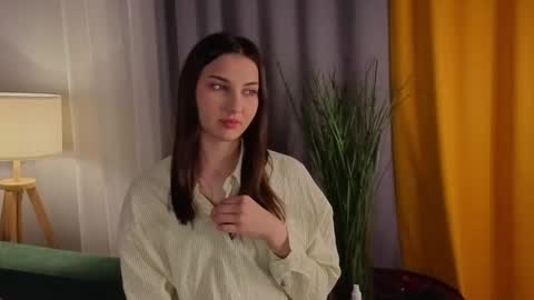 Snapshot of sandili chatting on 11-17-25, 01:11 Isabel but you can call me Bella online show from 11-17-25, 01:11