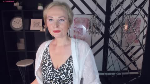 Sandra online show from 02-08-25, 05:51