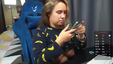 Snapshot of sandra_sww chatting on 10-19-25, 08:09 sandra sw and bigmen Give our more pleasurePVT IS OPEN online show from 10-19-25, 08:09