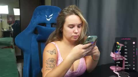 Snapshot of sandra_sww chatting on 11-27-25, 03:58 sandra sw and bigmen Give our more pleasurePVT IS OPEN online show from 11-27-25, 03:58