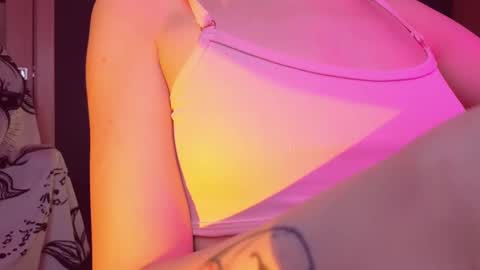 Snapshot of sandraboyl chatting on 02-11-25, 01:10 Sandy online show from 02-11-25, 01:10