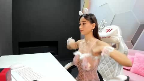 Snapshot of sandraharriss chatting on 12-15-25, 02:05 sandraharriss online show from 12-15-25, 02:05