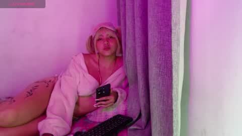 sandy_straw online show from 10-17-25, 04:37