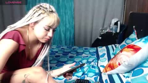 sandy_straw online show from 12-04-25, 06:01