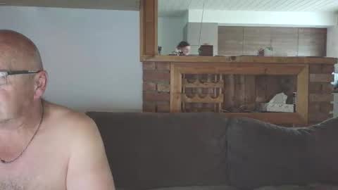 sanroom online show from 10-10-25, 03:11