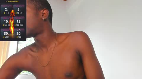 Snapshot of santi_brown1 chatting on 01-19-25, 07:26 Santibrown online show from 01-19-25, 07:26