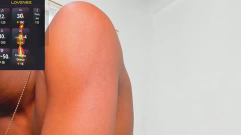 Snapshot of santi_brown1 chatting on 01-26-25, 10:46 Santibrown online show from 01-26-25, 10:46