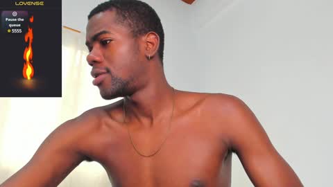 Snapshot of santi_brown1 chatting on 01-28-25, 08:58 Santibrown online show from 01-28-25, 08:58