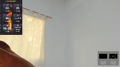 Snapshot of santi_brown1 chatting on 02-14-25, 08:59 Santibrown online show from 02-14-25, 08:59