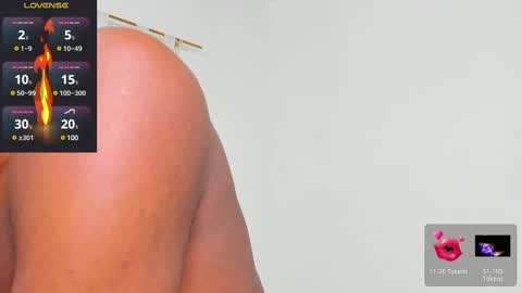 Snapshot of santi_brown1 chatting on 02-15-25, 06:23 Santibrown online show from 02-15-25, 06:23