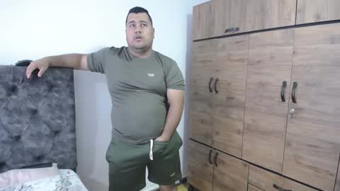 Snapshot of santi_hothot chatting on 09-26-25, 04:00 Santiago online show from 09-26-25, 04:00