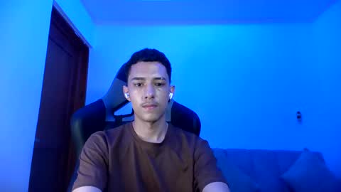 santi_twink19 online show from 02-01-25, 03:08