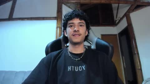 santi_twink19 online show from 02-16-26, 05:36