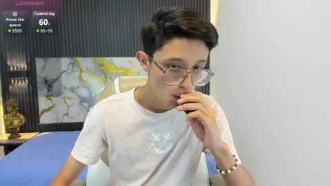 santiago_russo18 online show from 09-30-25, 12:32