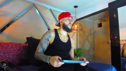 Snapshot of santiagohincapiie chatting on 02-25-26, 04:44 Santiago Hincapiie online show from 02-25-26, 04:44