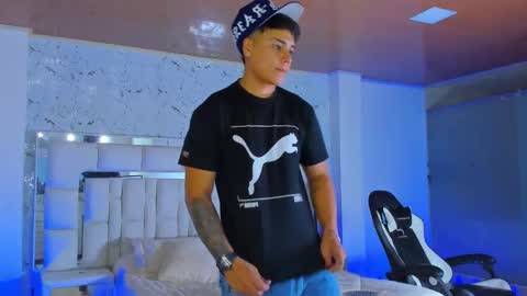 Snapshot of santiagoreyesft chatting on 10-16-25, 01:50 Santi Reyes online show from 10-16-25, 01:50