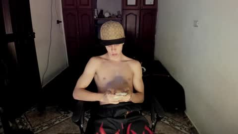 Julius Novachrono  online show from 03-05-25, 01:21