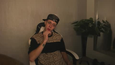 Julius Novachrono  online show from 09-14-25, 04:33