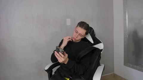 Julius Novachrono  online show from 10-12-25, 08:08