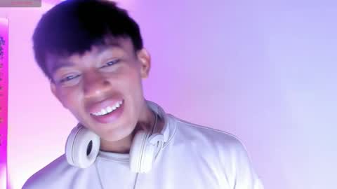 Santii online show from 10-19-25, 01:23