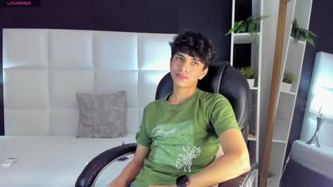 Santiago Carrington online show from 12-19-24, 11:57