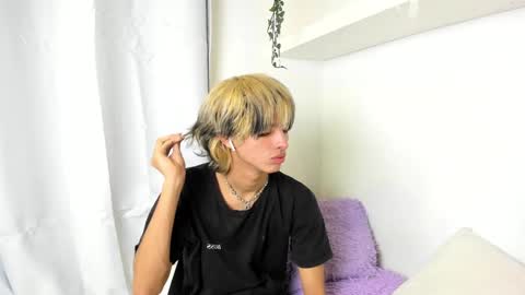 kitty online show from 12-22-24, 05:12