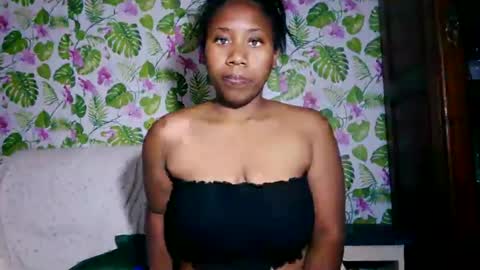 Snapshot of sanyah513 chatting on 06-17-26, 06:09 sanya online show from 06-17-26, 06:09