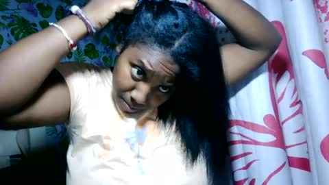Snapshot of sanyah513 chatting on 06-27-26, 12:10 sanya online show from 06-27-26, 12:10