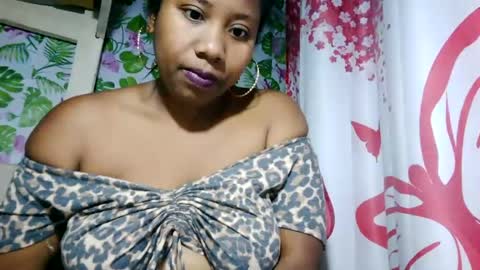 Snapshot of sanyah513 chatting on 07-09-26, 05:55 sanya online show from 07-09-26, 05:55