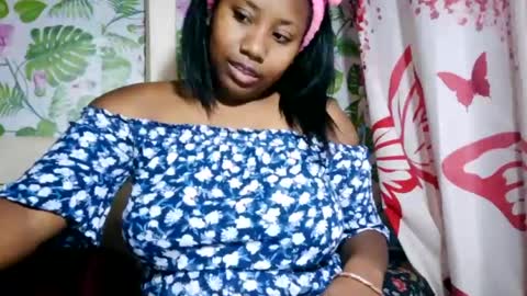 Snapshot of sanyah513 chatting on 08-05-26, 06:38 sanya online show from 08-05-26, 06:38