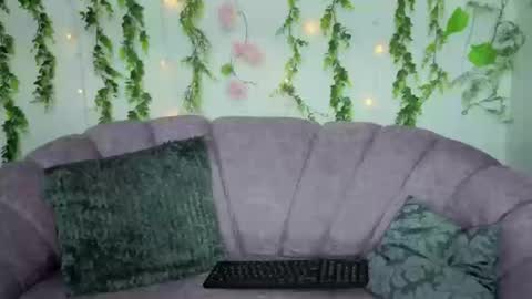 Snapshot of saorisworld chatting on 09-11-25, 11:38 saorisworld online show from 09-11-25, 11:38