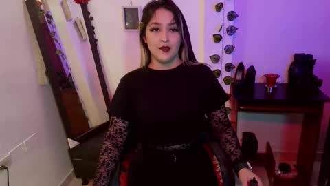 Snapshot of sapphire_lilac chatting on 11-12-25, 11:47 Carla online show from 11-12-25, 11:47